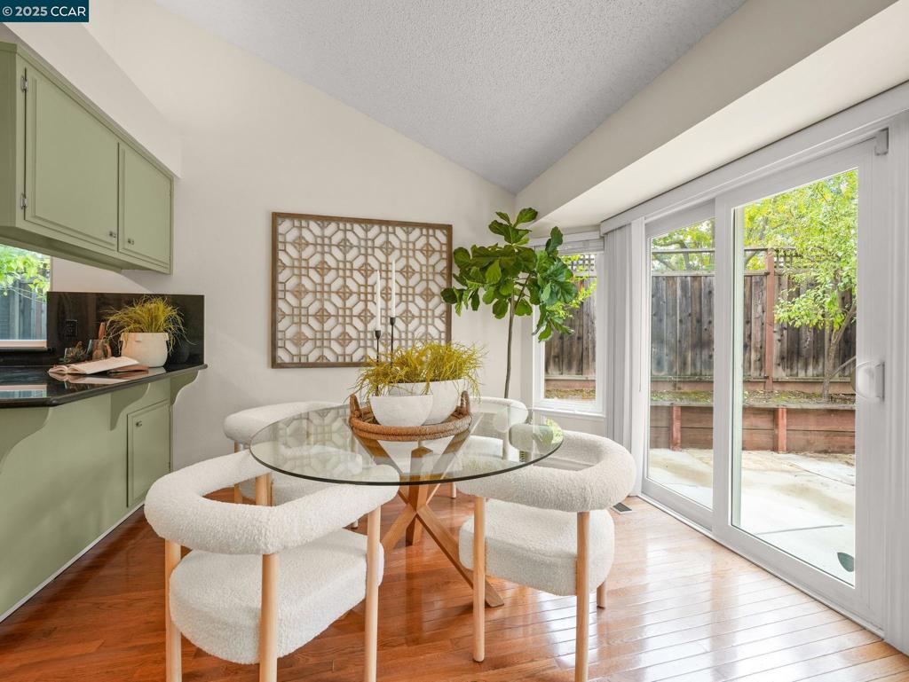 PINE HOLLOW EST. - Residential