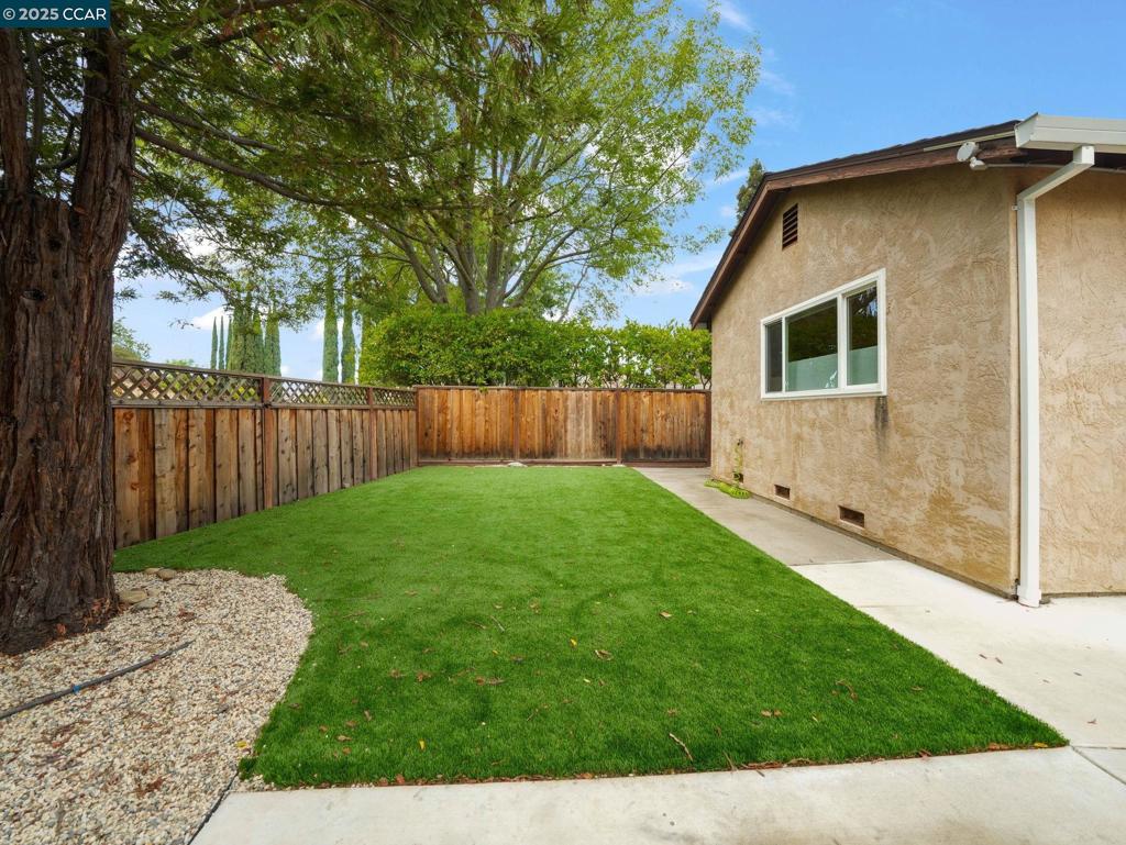 PINE HOLLOW EST. - Residential