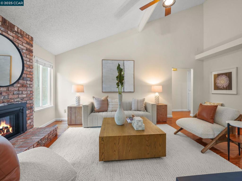 PINE HOLLOW EST. - Residential