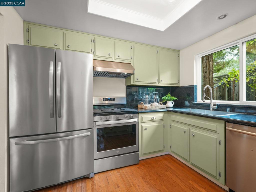 PINE HOLLOW EST. - Residential