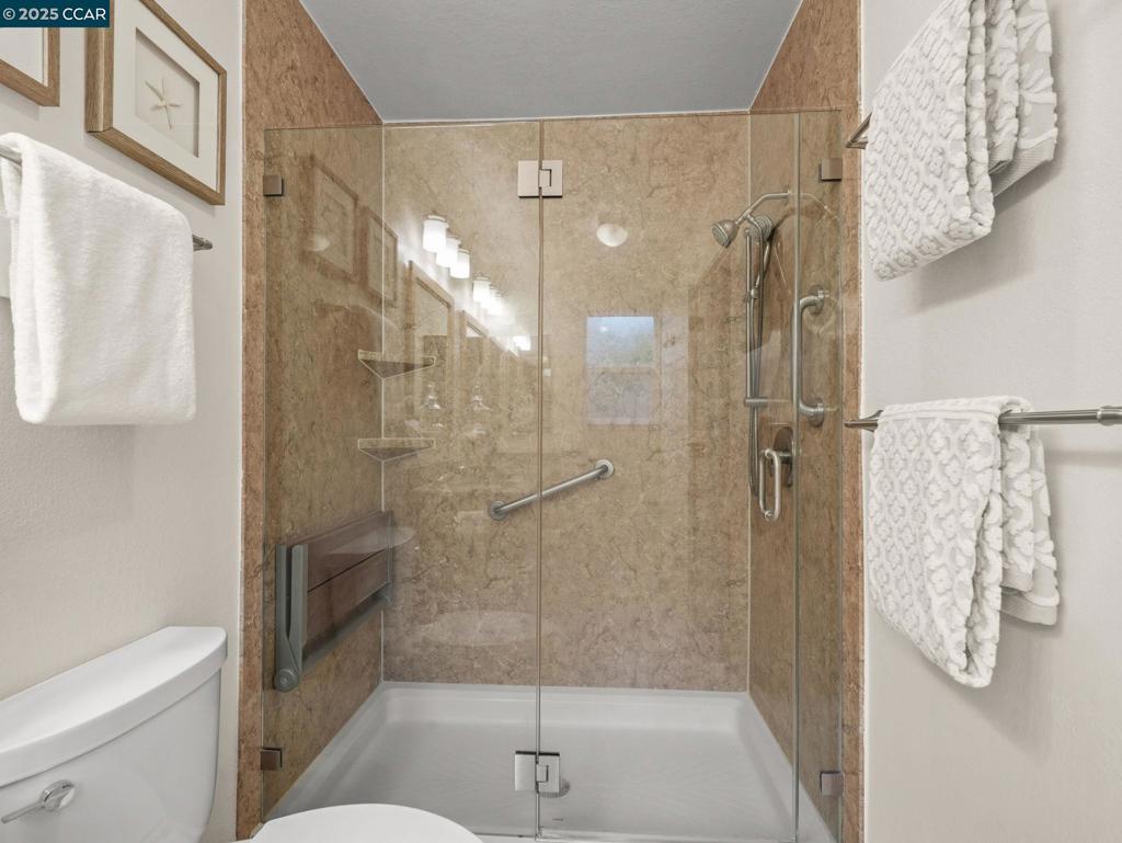 PINE HOLLOW EST. - Residential