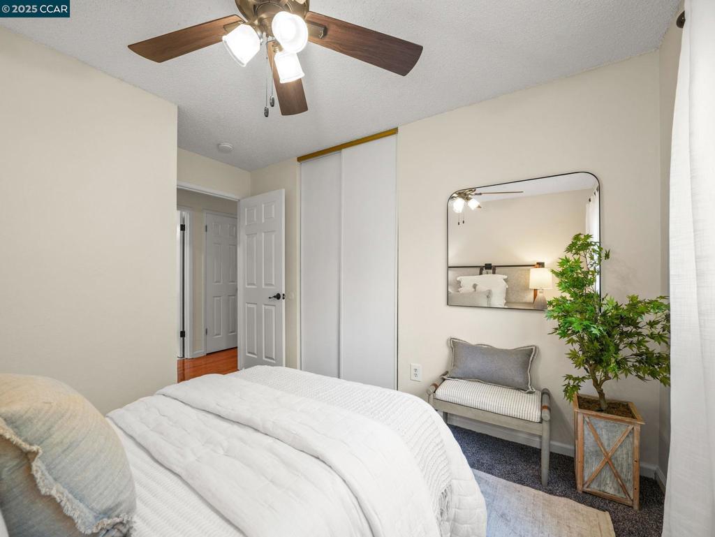 PINE HOLLOW EST. - Residential