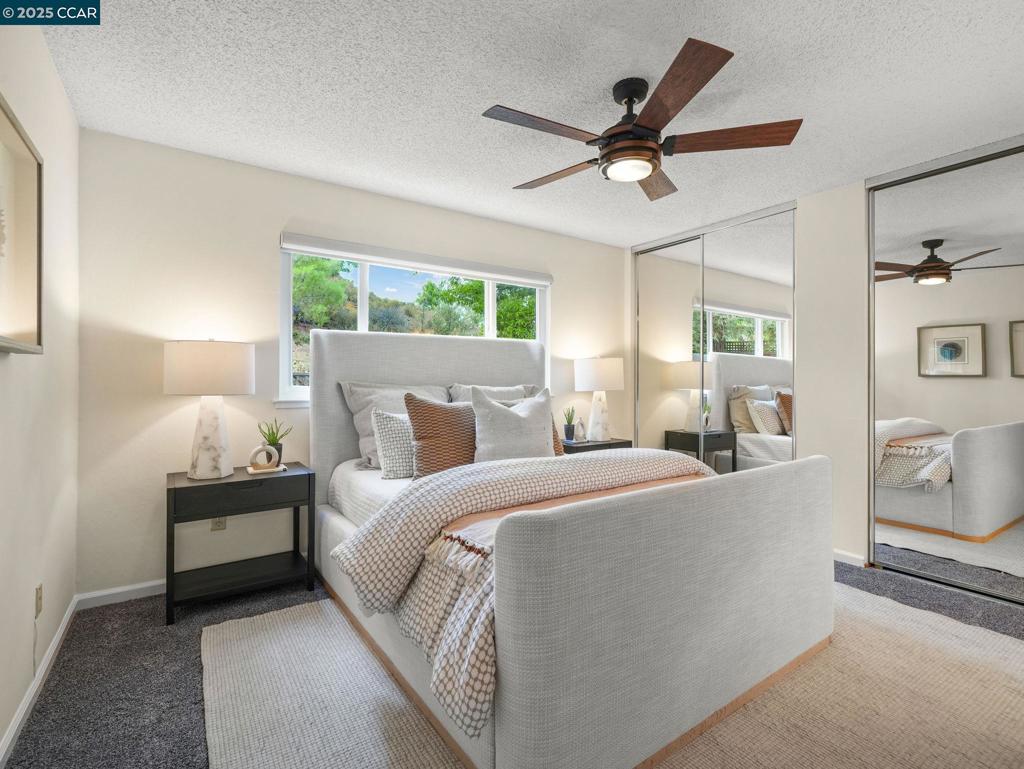 PINE HOLLOW EST. - Residential