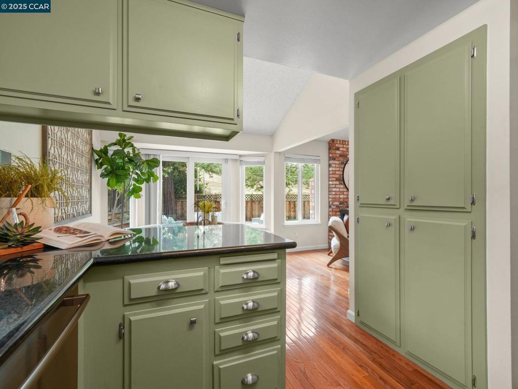 PINE HOLLOW EST. - Residential