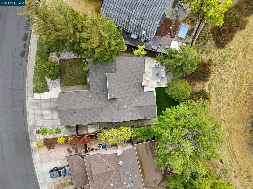 PINE HOLLOW EST. - Residential