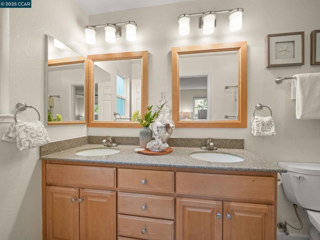 PINE HOLLOW EST. - Residential