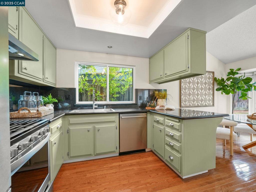 PINE HOLLOW EST. - Residential