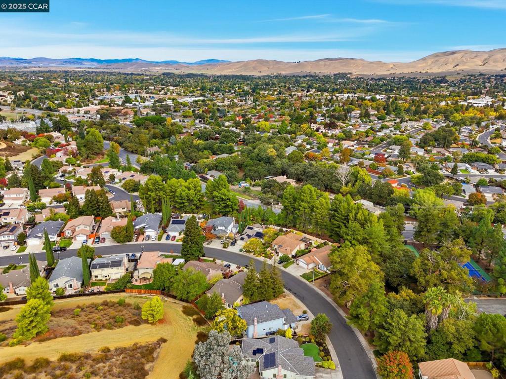 PINE HOLLOW EST. - Residential