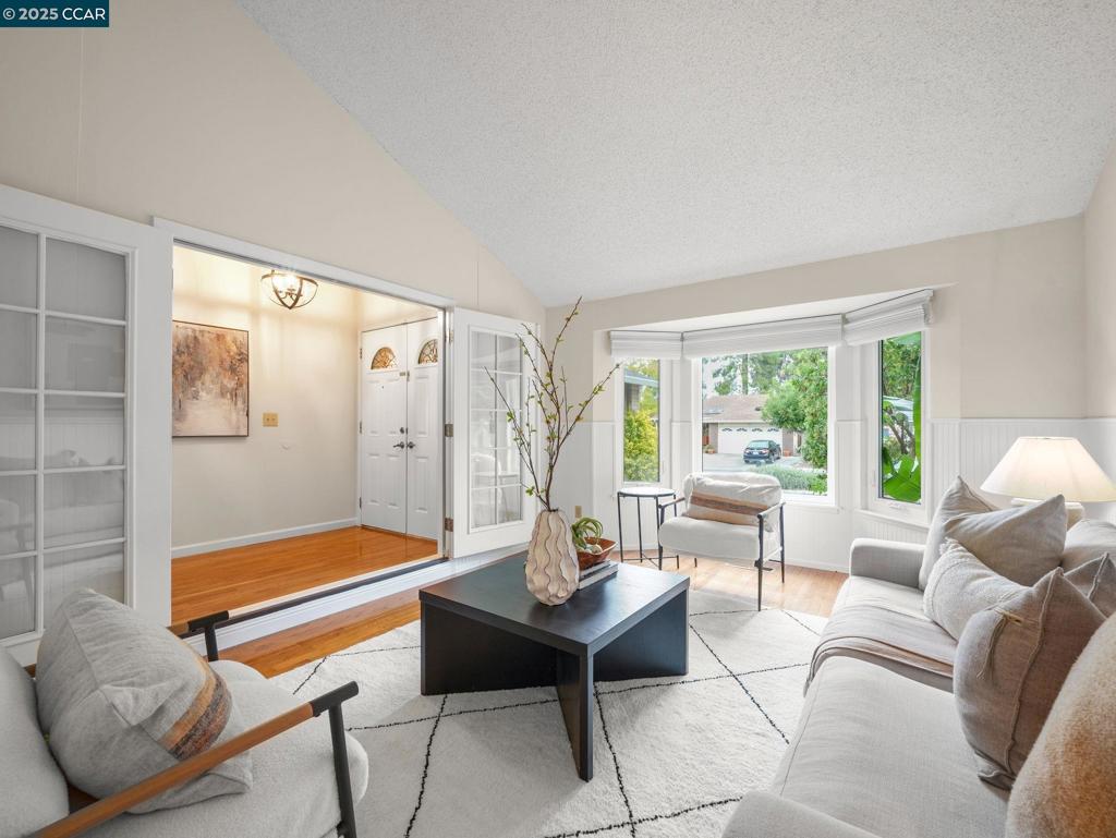 PINE HOLLOW EST. - Residential