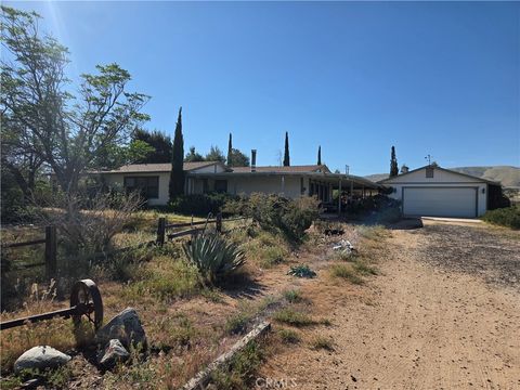 Photo of 23131 Tussing Ranch Rd, Apple Valley, CA 92308 (MLS # HD26092629)