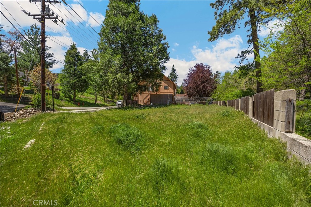 Rare opportunity to buy flat 100% usable land in a developed neighbor hood. Not only can you get this parcel but you can also purchase the parcel next to it with a soon to be fully remodeled home. The parcel that could be purchased with this parcel is 0343-123-20.