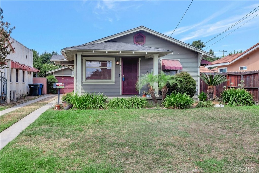 Charming 1927 Bungalow with Endless Potential in Bellflower
This classic 2-bedroom, 2-bathroom bungalow offers a fantastic opportunity for both homeowners and investors. Whether you’re looking to add your own touch of TLC and make it your dream home, or seeking a new project to enhance your portfolio, this property is full of potential.
Inside, you’ll find a functional layout featuring a Jack-and-Jill bathroom between the bedrooms, along with a second bathroom addition off the kitchen—present since the current owner purchased the home. The bungalow’s timeless character provides the perfect canvas for customization, blending vintage charm and adding modern updates.
Located in a desirable Bellflower neighborhood, this property places you close to schools, shopping, and commuter routes. With the right vision, this home can truly shine.