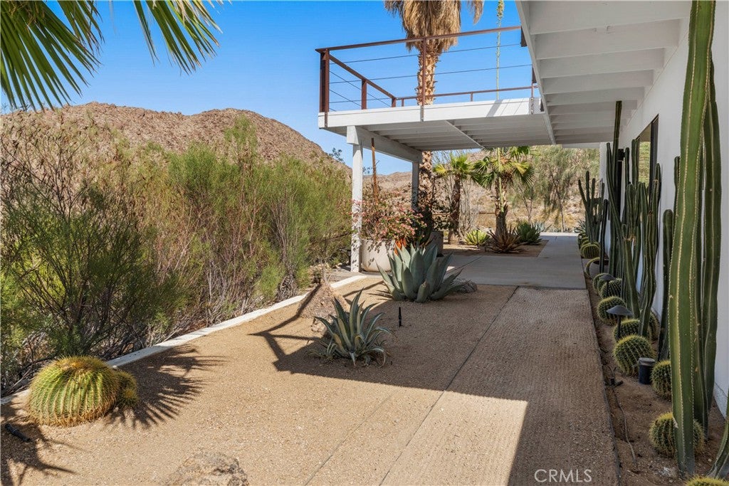 7240 Canyon Road