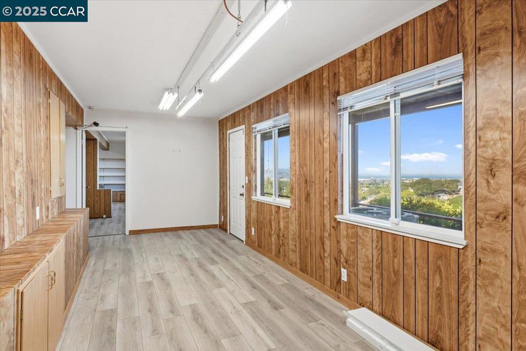 MUIR OAKS - Residential