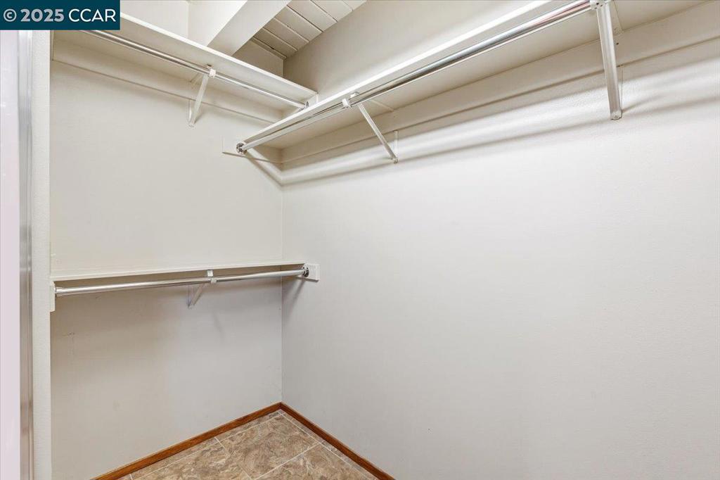 MUIR OAKS - Residential