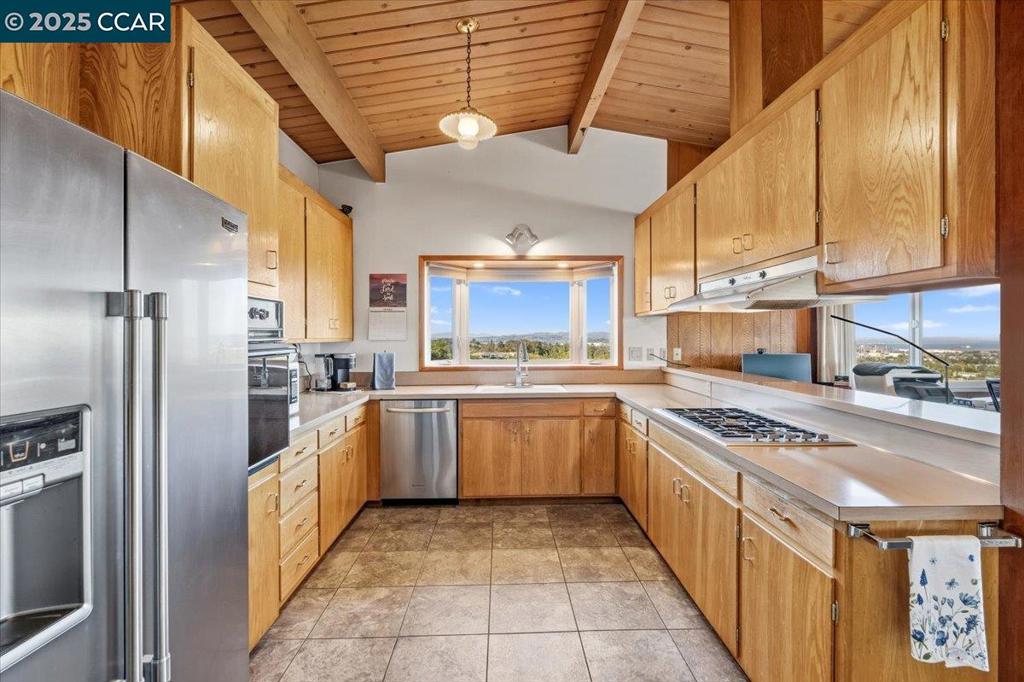 MUIR OAKS - Residential