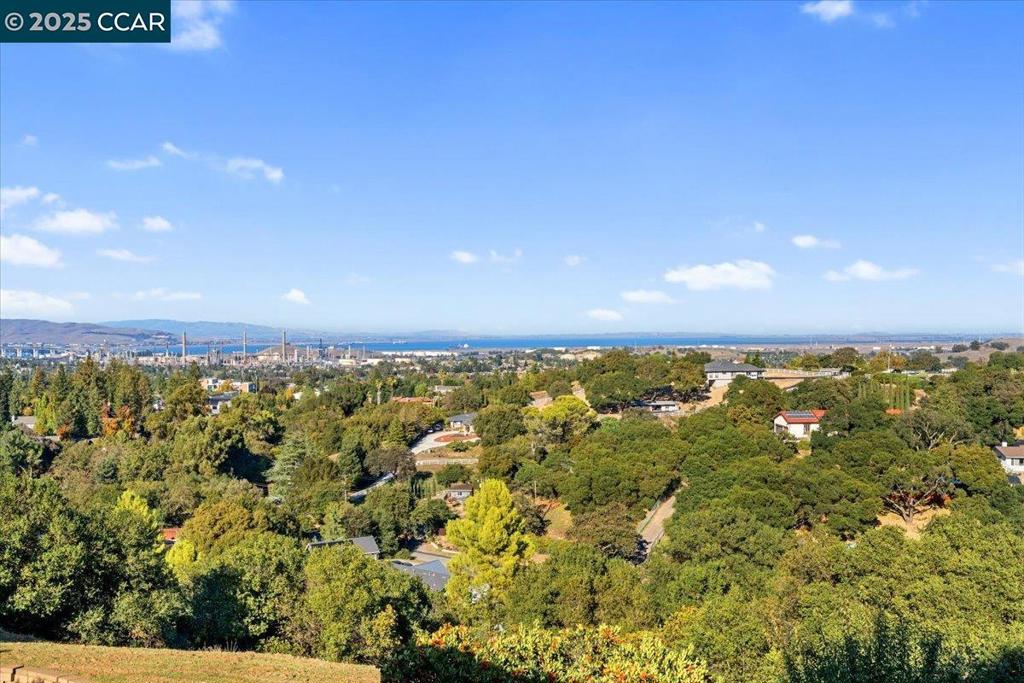 MUIR OAKS - Residential