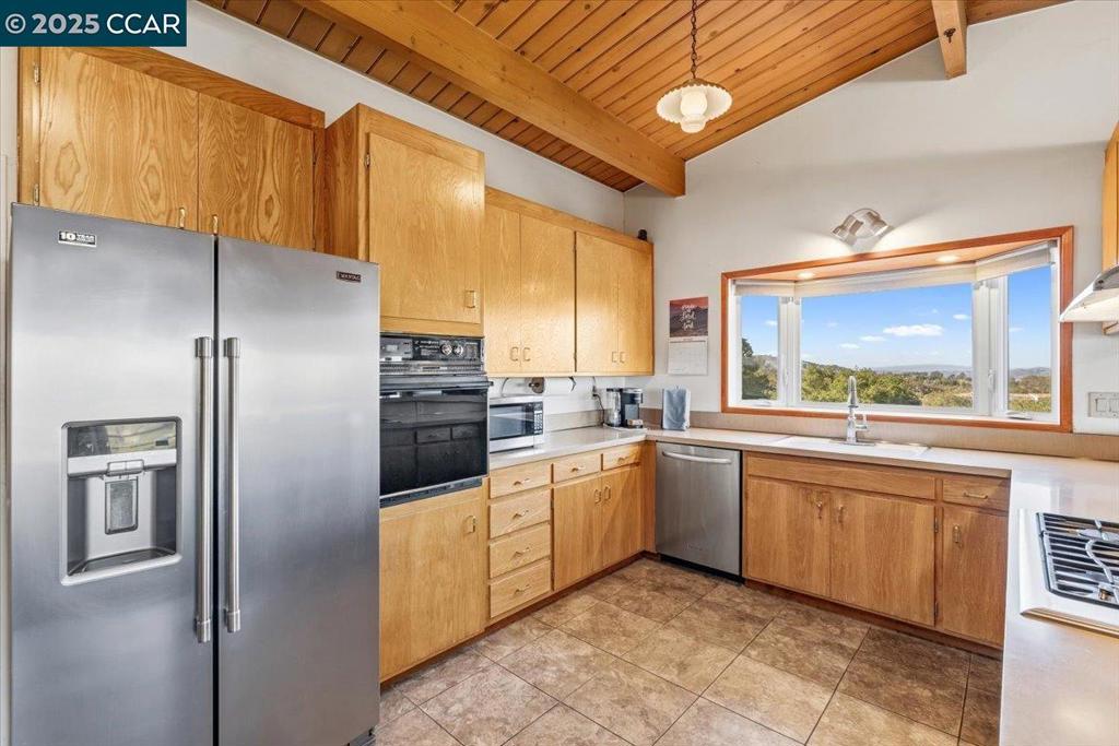 MUIR OAKS - Residential