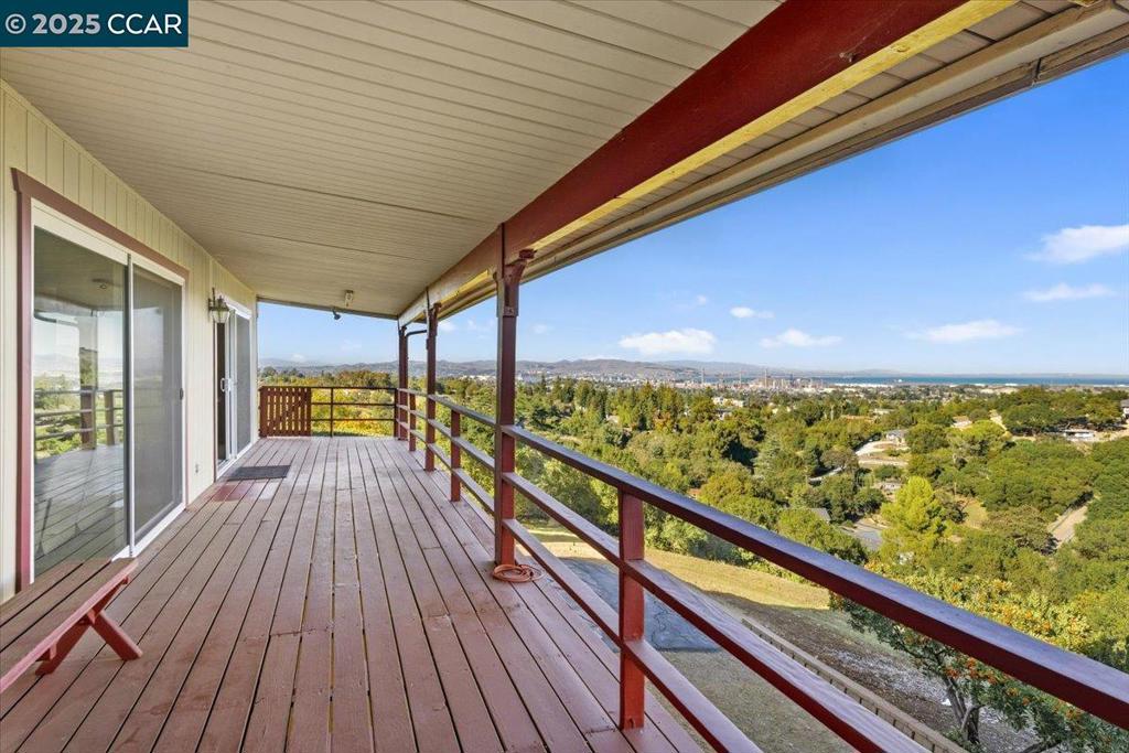 MUIR OAKS - Residential