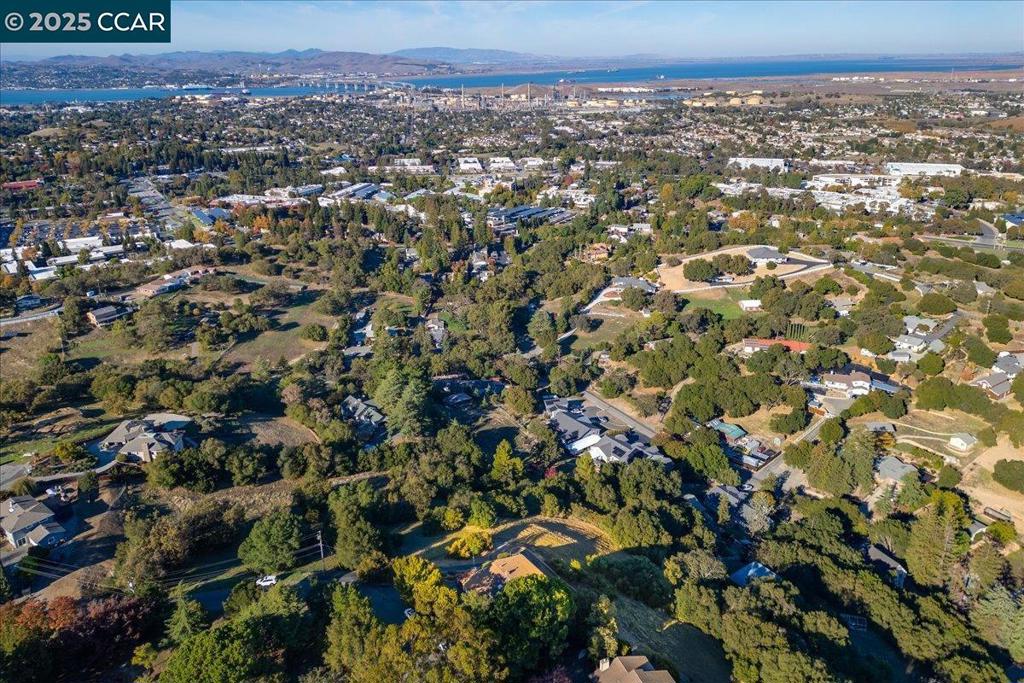 MUIR OAKS - Residential