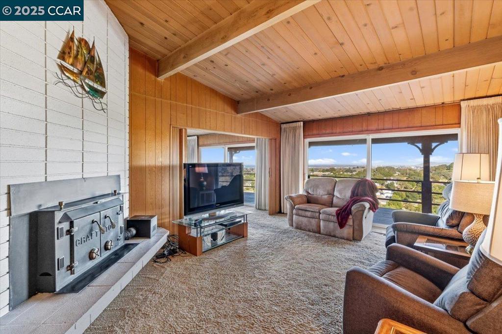 MUIR OAKS - Residential