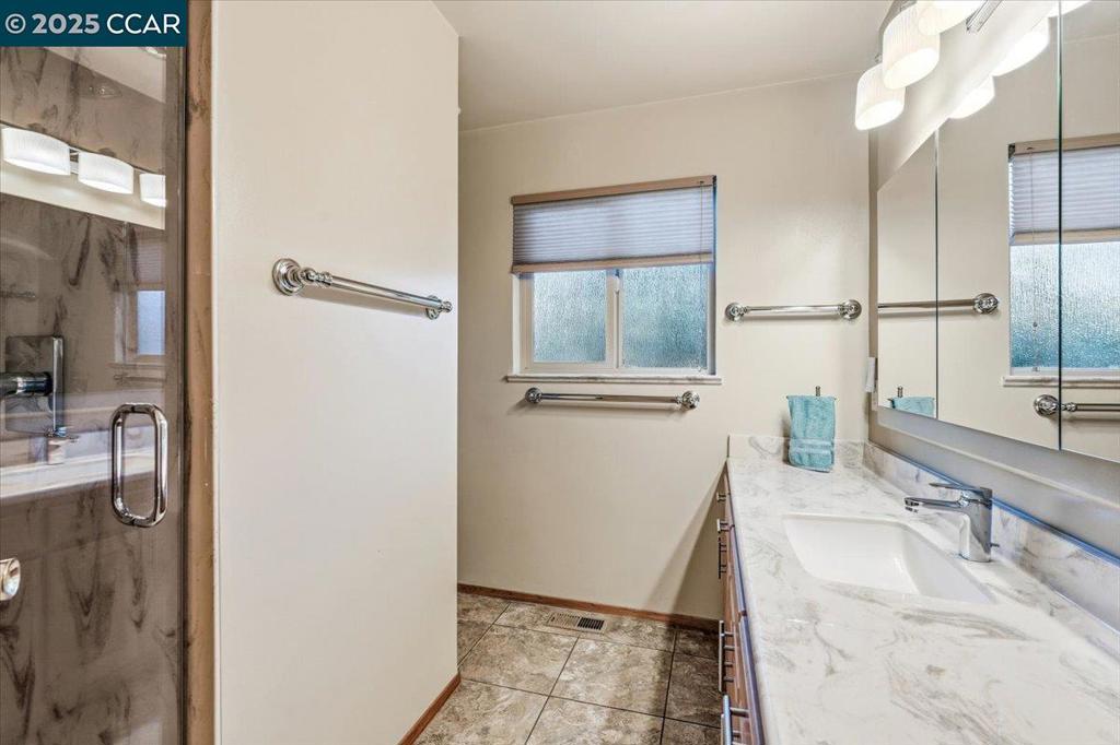 MUIR OAKS - Residential