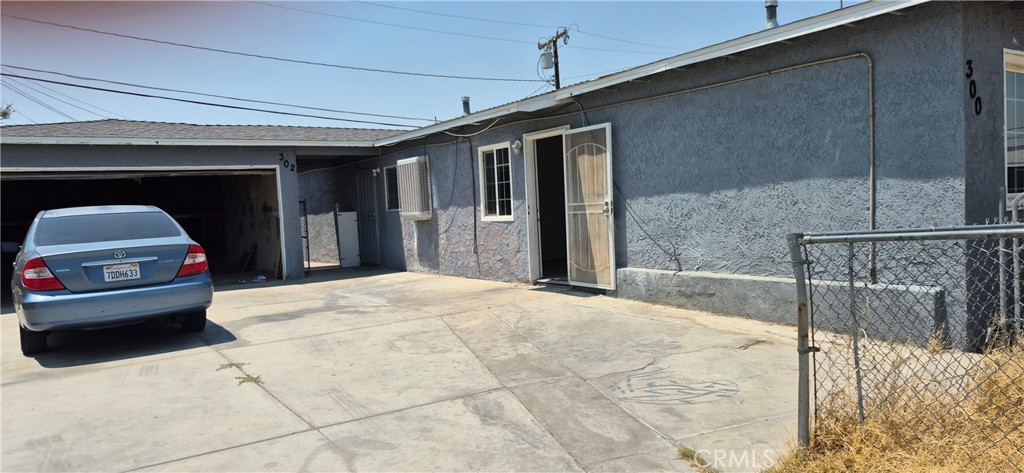 For Rent – Updated 2 Bedroom, 1 Bath Unit in Barstow | $1,550/Month
Now available! This beautifully updated 2-bedroom, 1-bath unit is part of a well-maintained duplex located in the heart of Barstow. Offering modern finishes and a comfortable layout, this unit is perfect for those seeking a clean, move-in-ready home.
Enjoy spacious bedrooms, a functional kitchen, and convenient parking with space for 2 vehicles. Located near schools, shopping, and major transportation routes, you'll have everything you need just minutes away.
Rent is $1,550 per month. All applicants will be considered. Don’t miss your chance to live in this conveniently located and stylish unit—schedule your tour today!