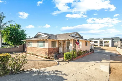 1221 W 10th Street, Corona, CA 92882 - MLS#: IG25243200