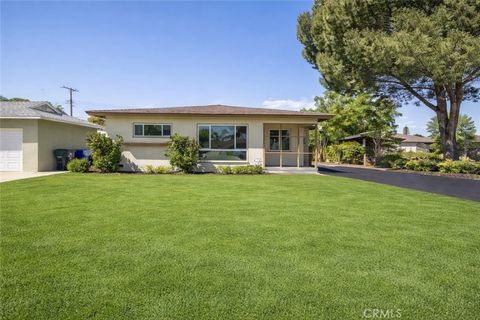 Photo of 626 W Bonnie Brae Court, Ontario, CA 91762 (MLS # CV26084932)