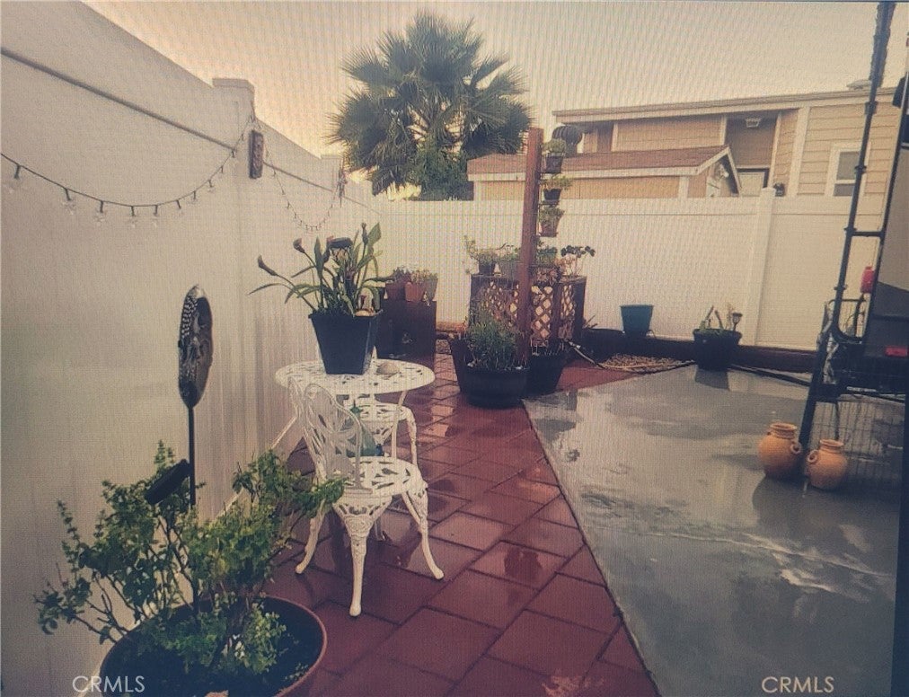 1295 S Cawston Avenue
