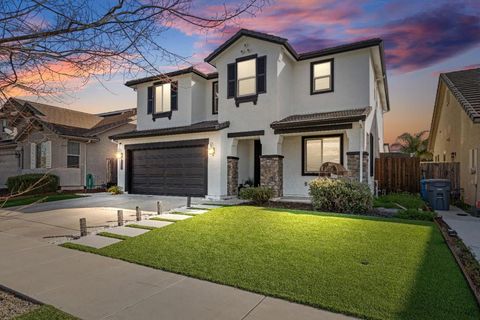 Photo of 1657 Santana Ranch Drive, Hollister, CA 95023 (MLS # ML82033374)