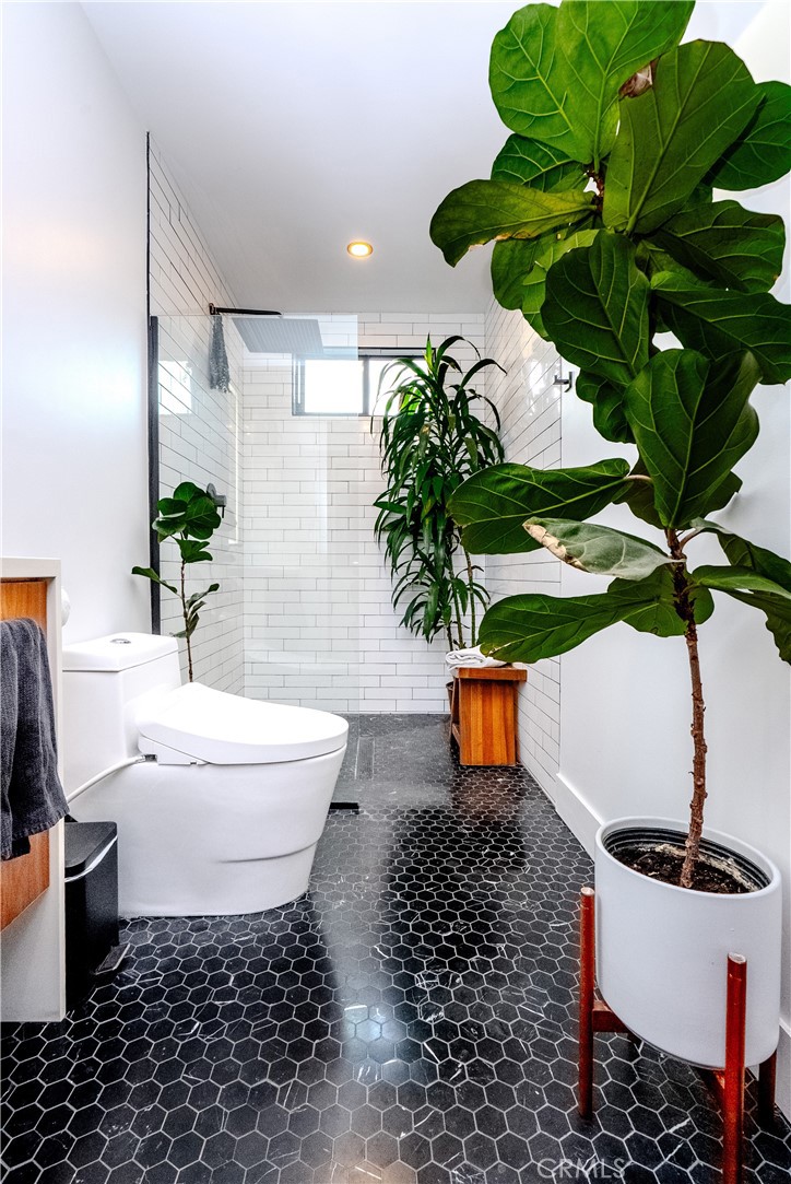 Circle (CA) - Residential Income