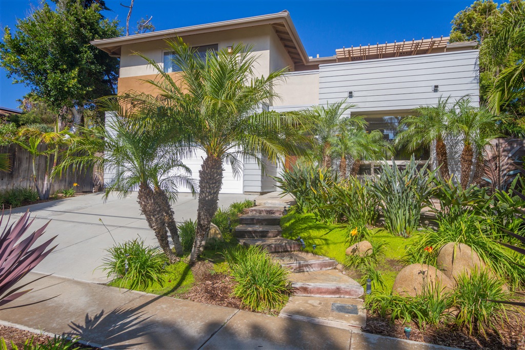 *Furnished Rental - 2 Month Min or longterm* Coastal Contemporary beach home West of 101, 2 blocks to Moonlight Beach, 3 blocks to Stone Steps, minutes to downtown Encinitas. 4 bedroom 2.5 bath fully furnished with open floorplan invites you to relax & play seconds from beach, shops & restaurants. Sleeps 6 people comfortably: Master Bedroom King; Second Queen, Third 2 Twin Beds, Fourth Office with daybed. Private patios; backyard with BBQ & hot tub a great way to wind down a perfect day on the coast. Neighborhoods: Beach Complex Features: ,, Sewer: Septic Installed