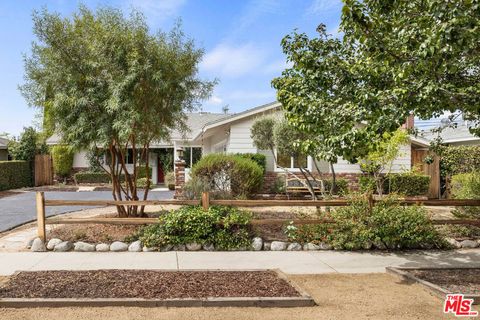 Photo of 7749 Nita Avenue, Canoga Park, CA 91304 (MLS # 25600755)