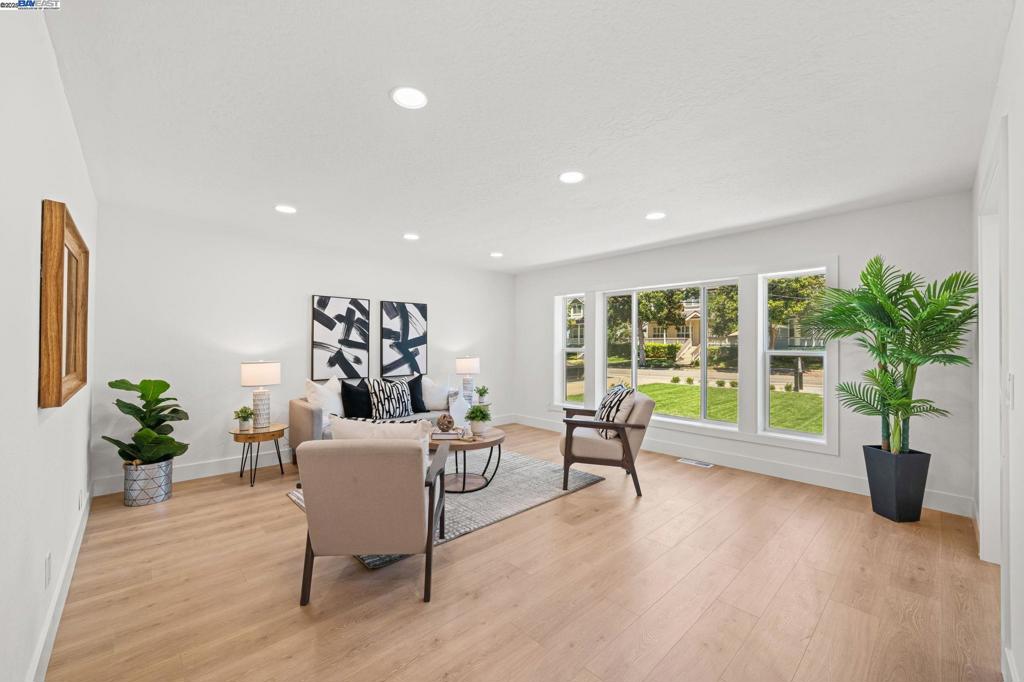 DOWNTOWN AREA - Residential