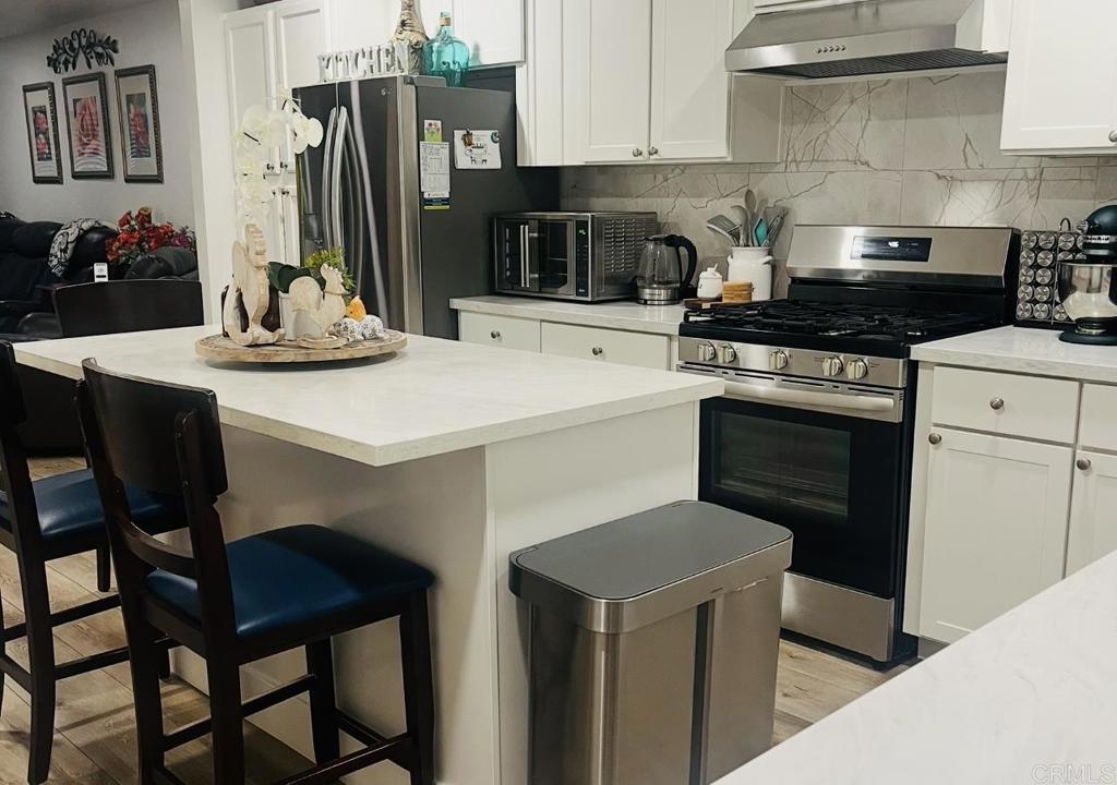 2012 E Mission Avenue 6