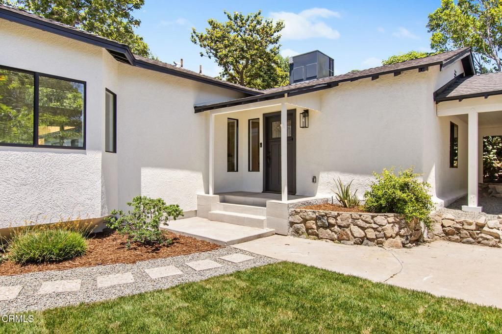 Photo of 3015 Henrietta Avenue, La Crescenta, CA 91214 (MLS # P1-24268)