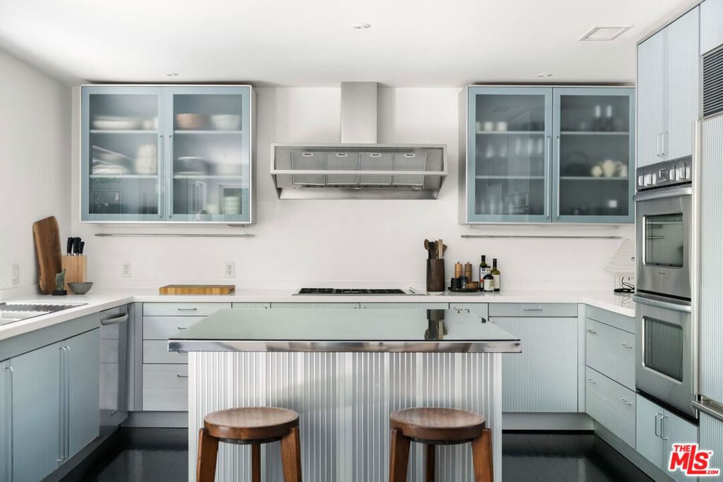 Photo of 9648 Yoakum Drive, Beverly Hills, CA 90210 (MLS # 26678225)