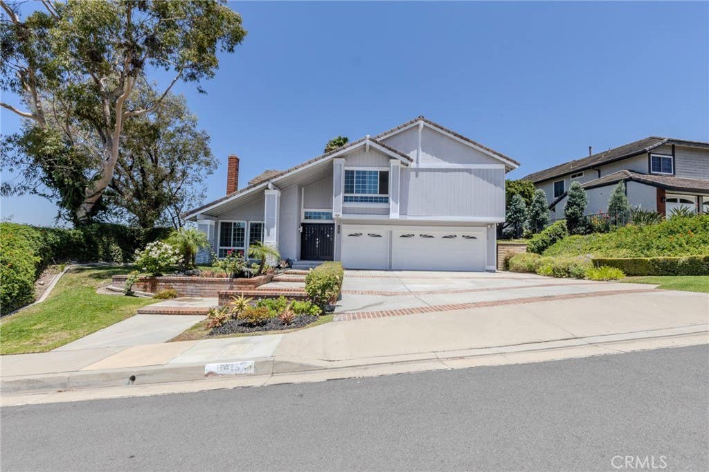 Photo of 6415 E Stonebridge LN, Anaheim Hills, CA 92807 (MLS # PW26133699)