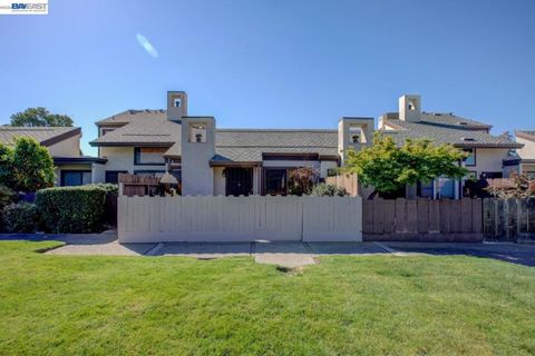 Photo of 1414 1414 Pajaro Avenue Ave #41, Manteca, CA 95336 (MLS # 41126064)