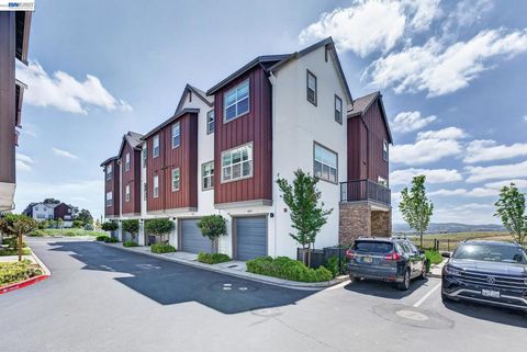 Photo of 3986 Pino Grande Rd, Dublin, CA 94568 (MLS # 41129194)