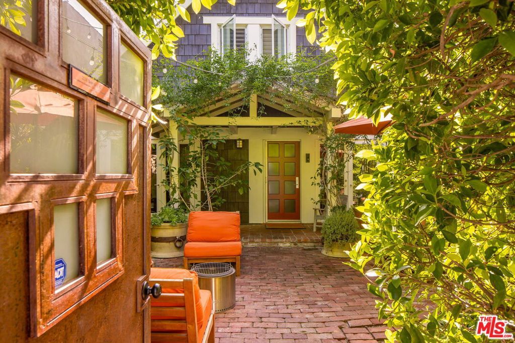 Photo of 2536 Beverley Avenue, Santa Monica, CA 90405 (MLS # 26666213)