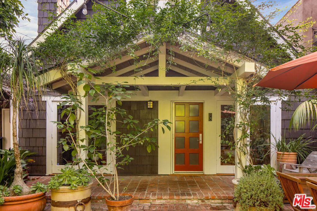 Photo of 2536 Beverley Avenue, Santa Monica, CA 90405 (MLS # 26666213)