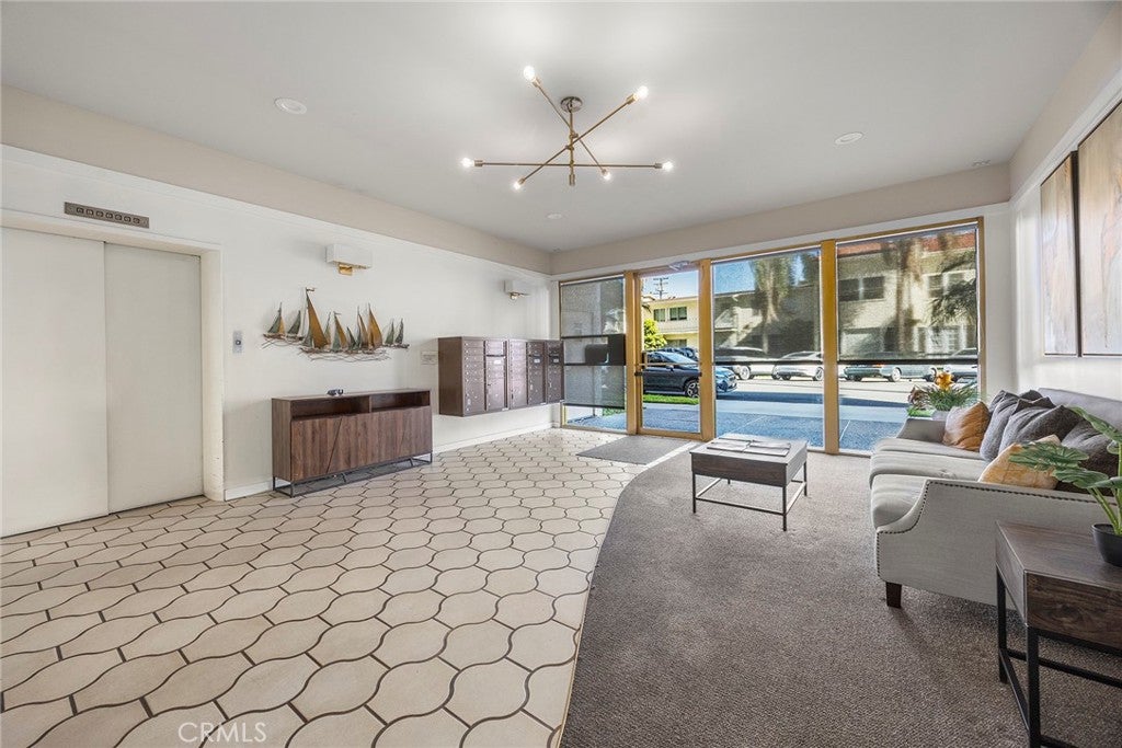 1635 E Ocean D2