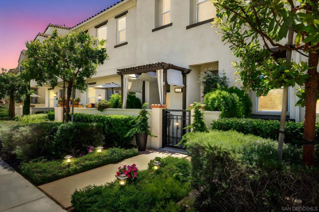 4132 Calle Arbol