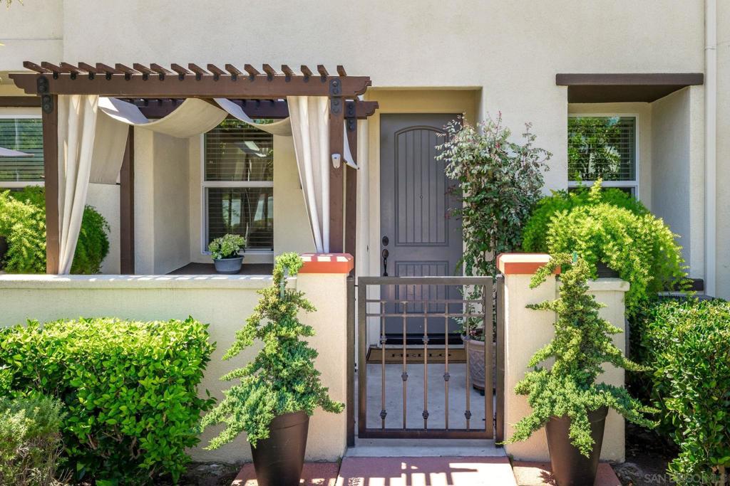 4132 Calle Arbol