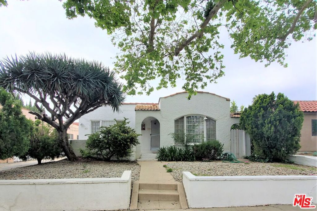 Prime location on the edge of West Hollywood. Great opportunity to rent this original character 2 bedrooms 1 bath with washer & dryer. Includes one car garaged parking spot or additional storage on your private driveway. Close to everything, walk to Melrose, shopping, restaurants, or entertainments arguably the most walkable neighborhood in LA. Property can't be shown until tenants leave: 08/01