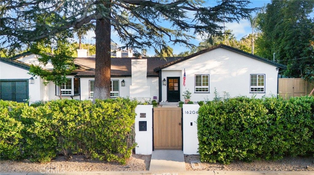 Photo of 16206 Morrison Street, Encino, CA 91436 (MLS # SR25240733)