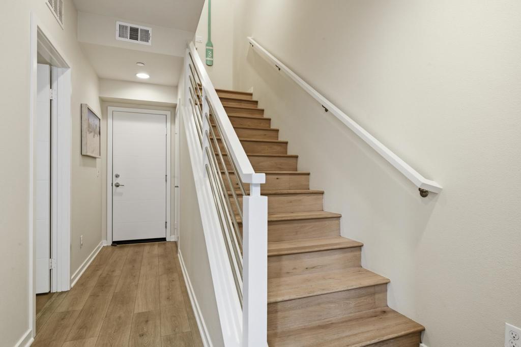 1566 Vista Del Mar Way 3