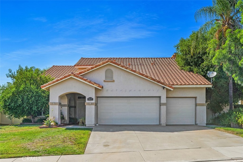 This property is located in the highly desirable neighborhood of Windong Valley Subdivision. This lovely 4 bedroom 2+ bath and Huge Pool Size Lot is a
families dream come true. Upon entering the home you have a nice covered area walking up to front doors . The Entry leads into the Family Room and nice size Dining Room. The kitchen is a good size with a breakfast bar and open access to large Family Room and 1/2 bath downstairs with direct access to large 2 car garage. Upstairs you will find 3 nice size rooms that share a tub/shower combo bathroom. A extra large Master with Fireplace and en-suite bath. The Huge Backyard is an Extra Bonus with covered Patio and Fans perfect for Entertaining Family and Friends. Garage is a Workshop paradise with extra room for toys and tools. Solar was installed 8 years ago and makes this the perfectly Smart Home for you and your Family.